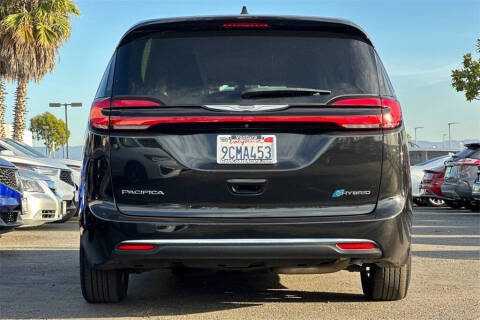2022 Chrysler Pacifica Hybrid Touring L