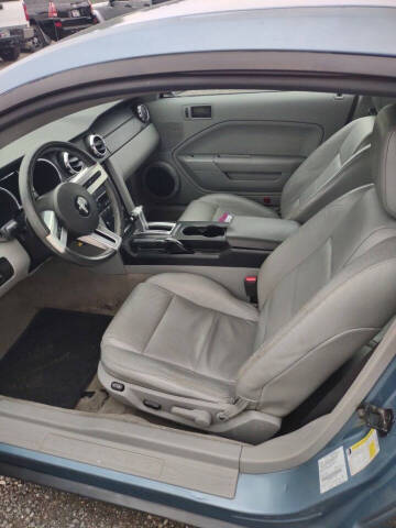 2005 Ford Mustang V6 Deluxe