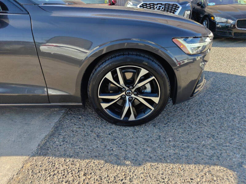 2024 Volvo S60 B5 Core Dark Theme