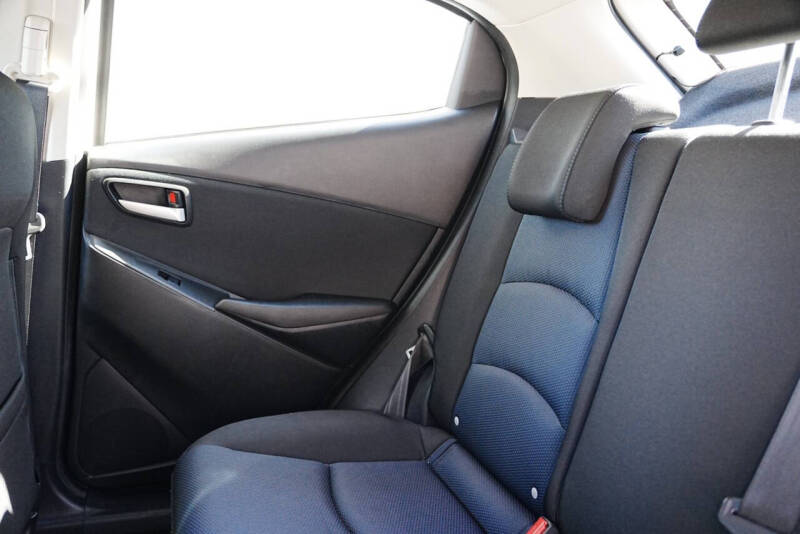 2020 Toyota Yaris Hatchback LE