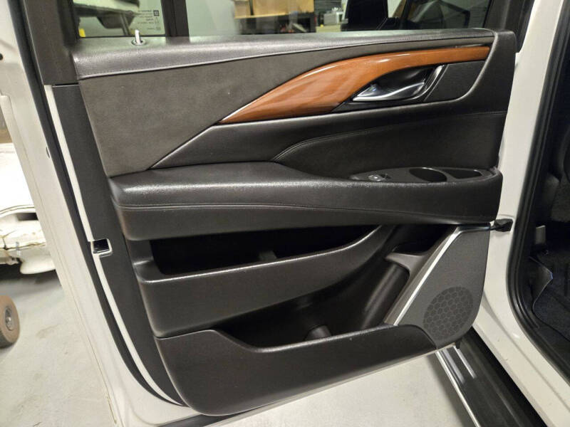 2018 Cadillac Escalade ESV Luxury