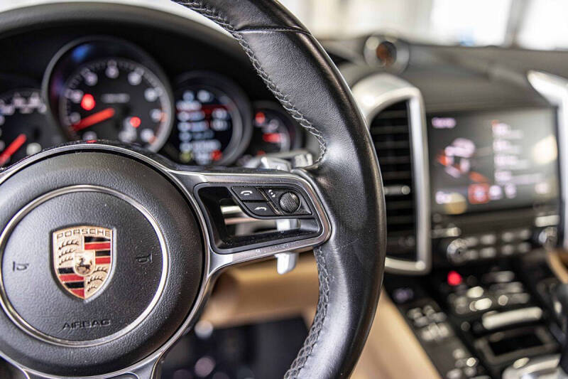 2017 Porsche Cayenne Platinum Edition