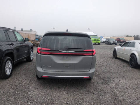 2025 Chrysler Pacifica Select