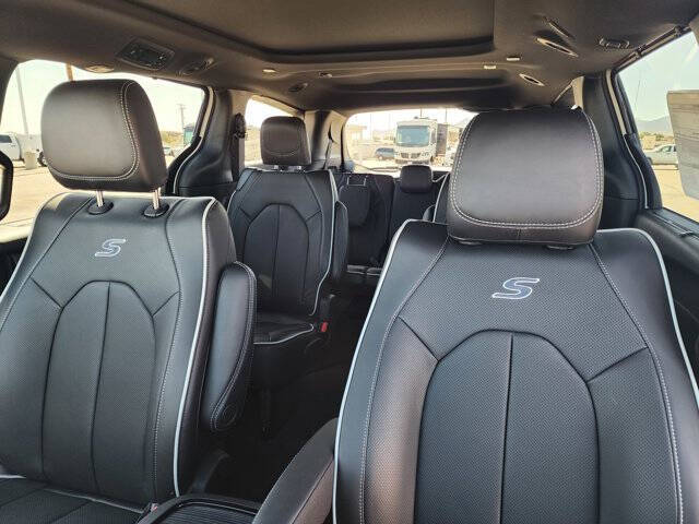 2027 Chrysler Pacifica Limited