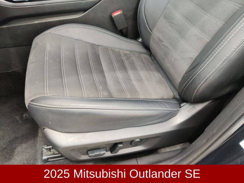 2025 Mitsubishi Outlander SE