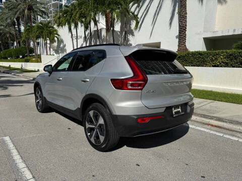 2025 Volvo XC40 B5 Plus Dark Theme