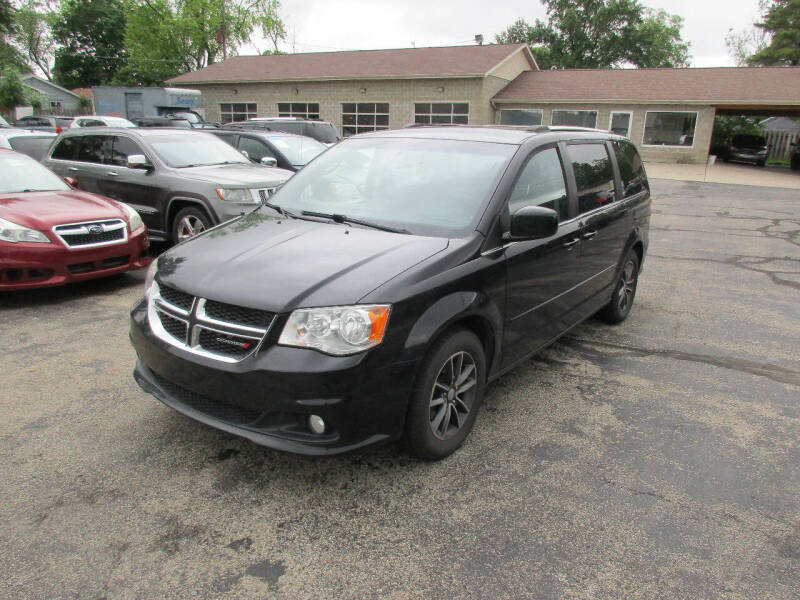 Used 2017 Dodge Grand Caravan SXT with VIN 2C4RDGCG3HR617651 for sale in Urbana, IL
