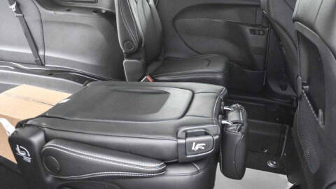 2025 Chrysler Voyager LX