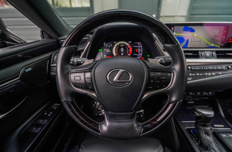 2020 Lexus ES 300h Ultra Luxury
