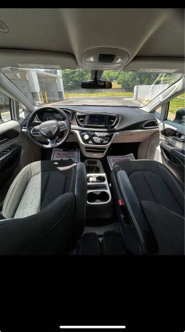 2020 Chrysler Voyager LX