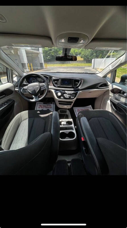 2020 Chrysler Voyager LX