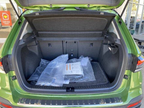 2025 Volkswagen Taos SE Black 4Motion