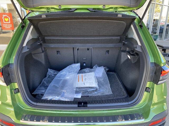 2025 Volkswagen Taos SE Black 4Motion