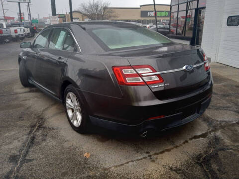 2015 Ford Taurus SE