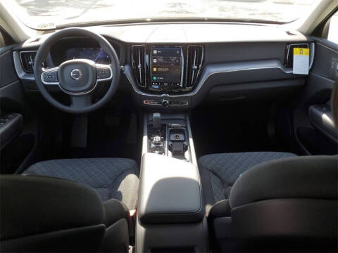 2025 Volvo XC60 B5 Core Dark Theme