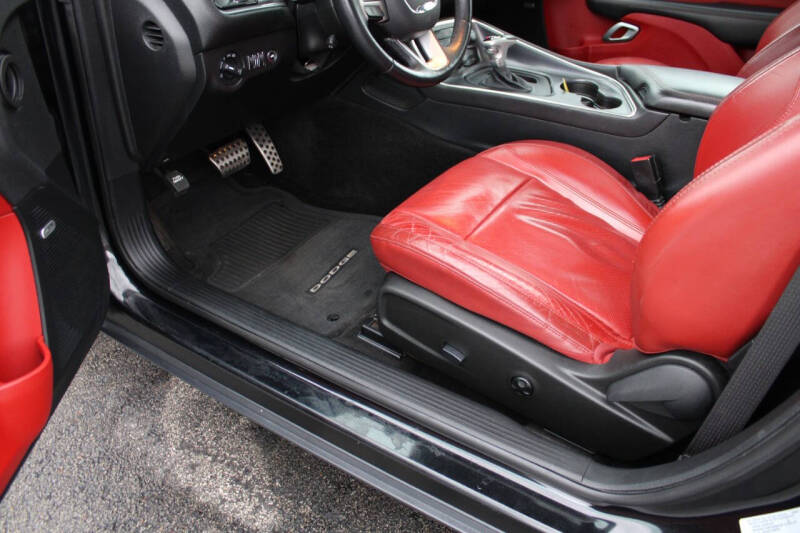 2015 Dodge Challenger SXT Plus