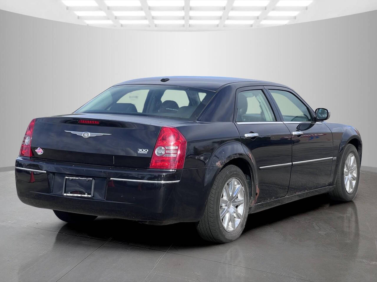 2010 Chrysler 300 for sale at Used Cars Toledo in Oregon, OH