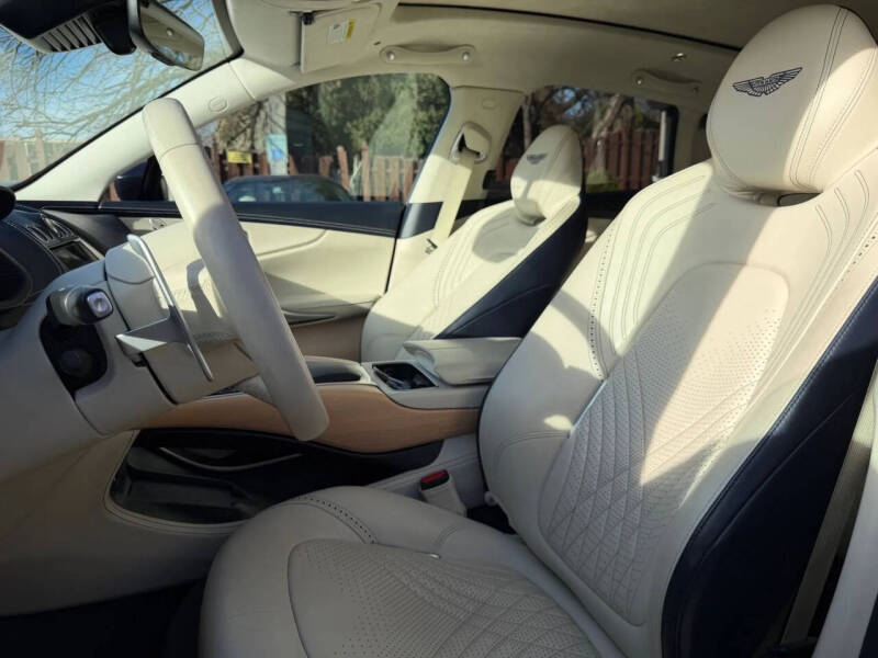 2021 Aston Martin DBX