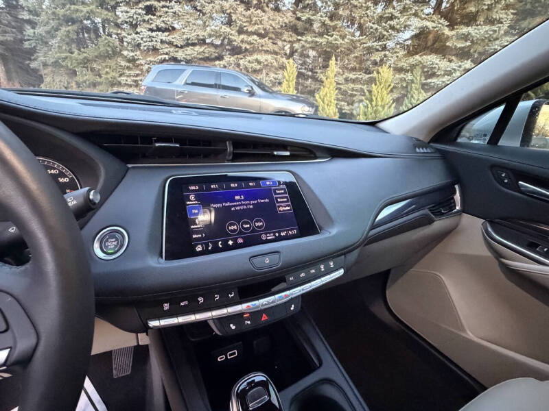 2022 Cadillac XT4 Luxury