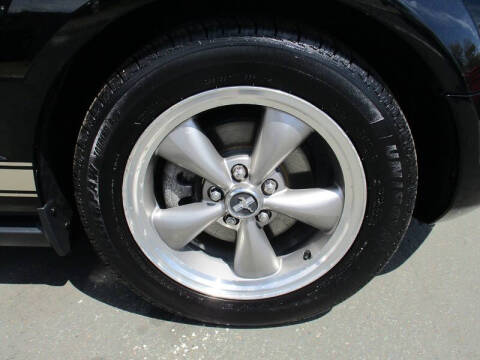 2006 Ford Mustang V6 Deluxe