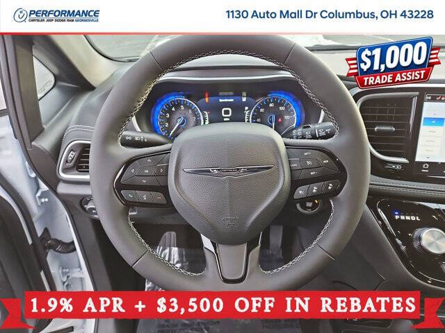 2026 Chrysler Pacifica Select