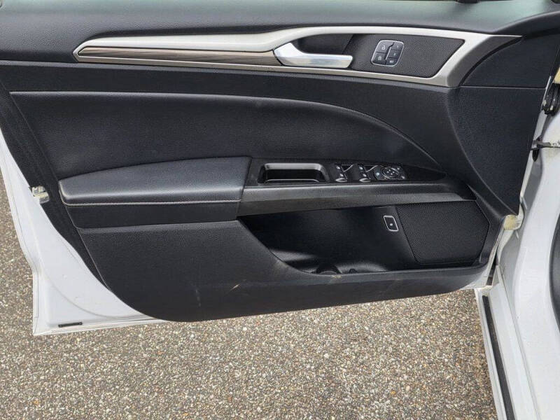 2017 Ford Fusion Hybrid SE