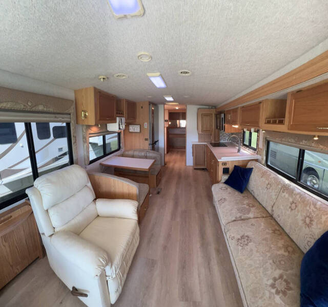 2001 Winnebago Journey 36L