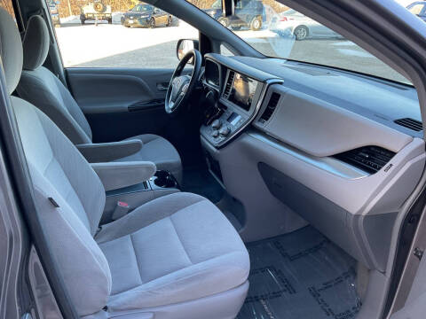2015 Toyota Sienna LE 8-Passenger