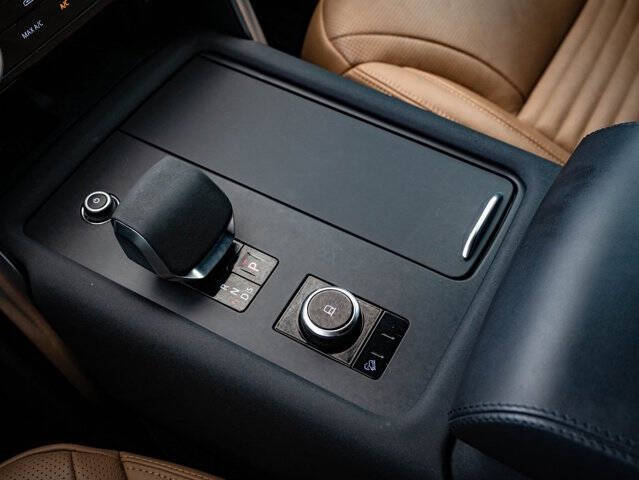 2023 Land Rover Discovery P300 S R-Dynamic