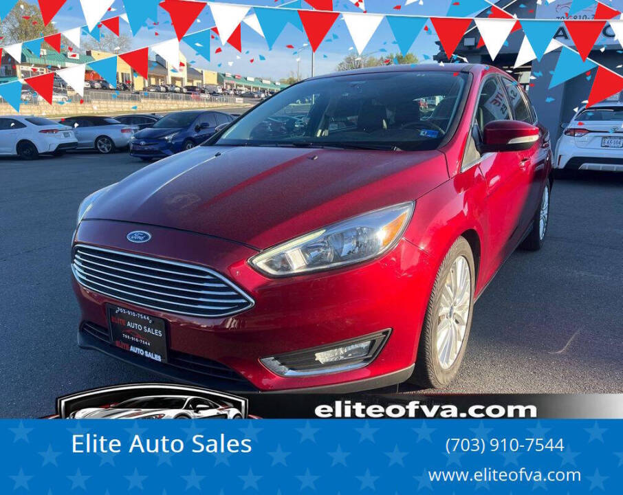 2017 Ford Focus 5 Door Hatch Titanium's photo