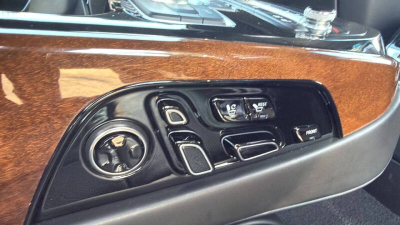 2017 Genesis G90