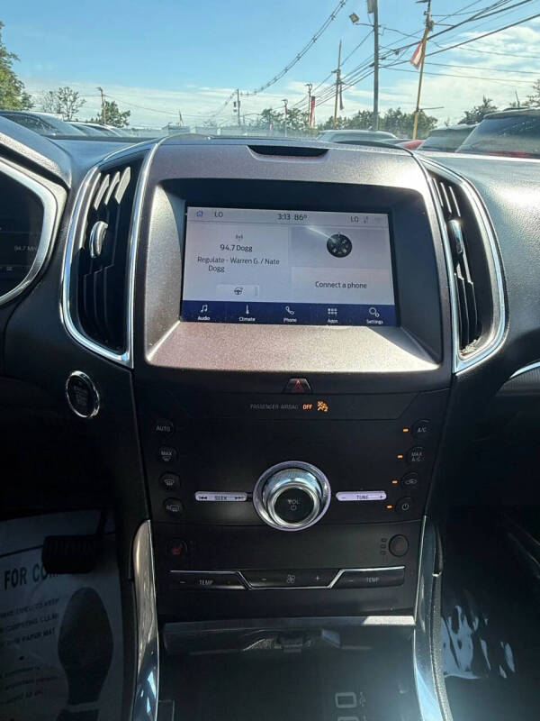 2020 Ford Edge Titanium