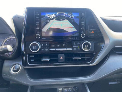 2022 Toyota Highlander LE