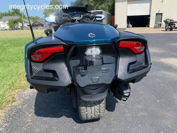 2021 Can-Am Spyder® RT SE6