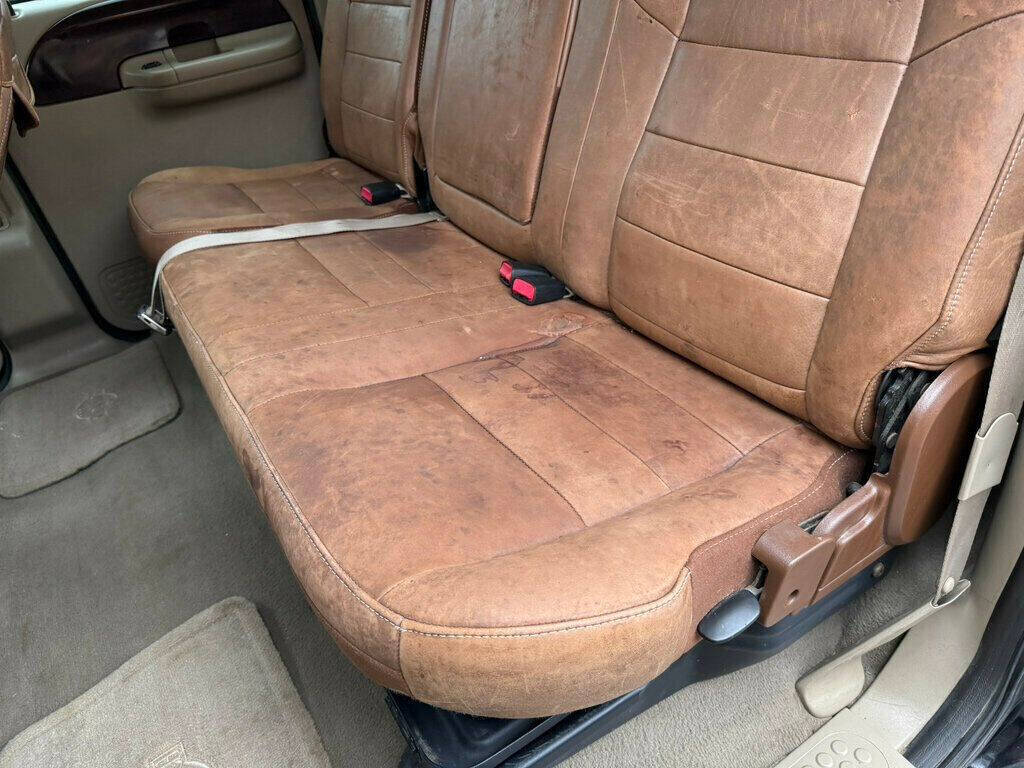 2005 Ford F-350 Super Duty 38