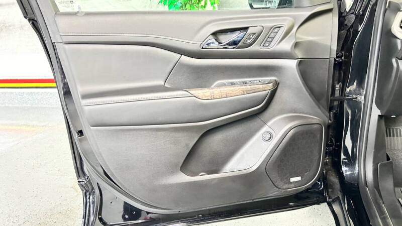 2022 GMC Acadia Denali