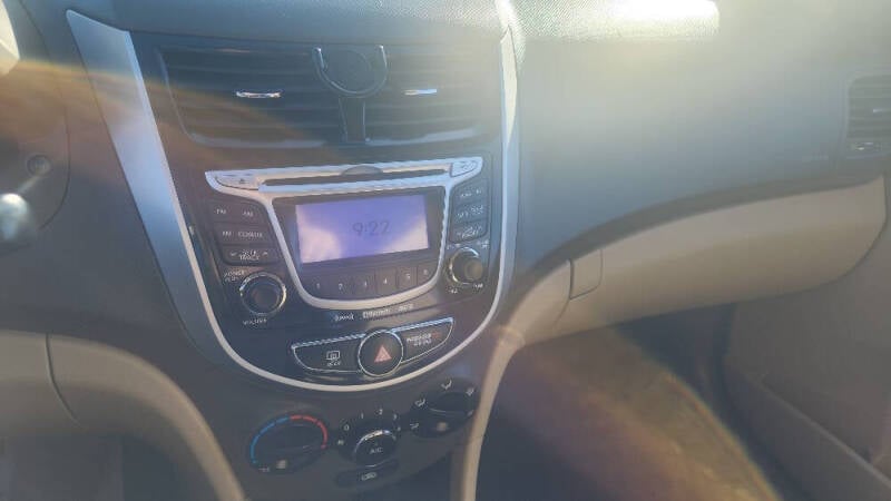 2013 Hyundai Accent GLS photo 9