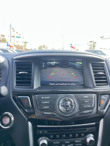 2020 Nissan Pathfinder SV