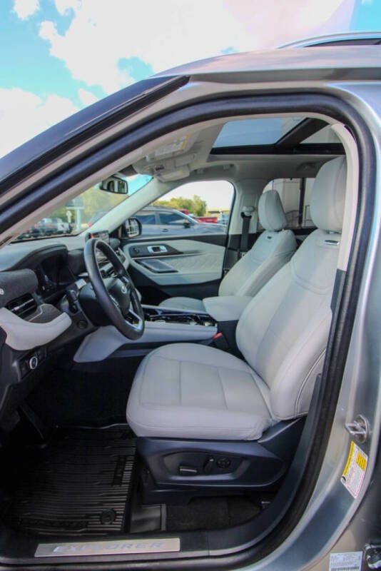 2025 Ford Explorer Platinum