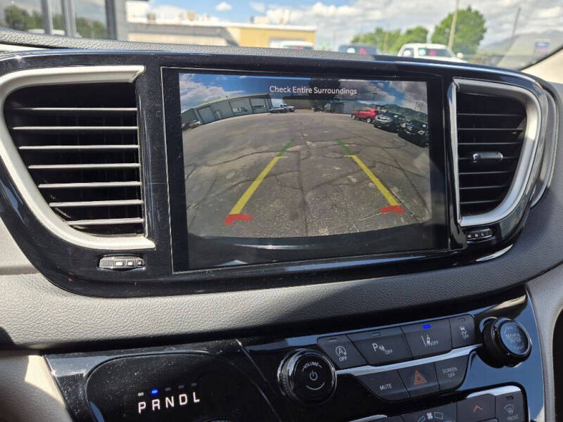 2023 Chrysler Pacifica Touring L