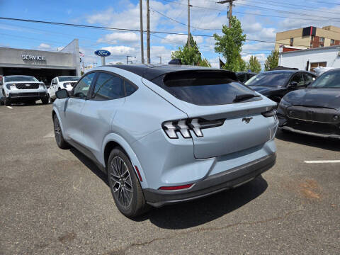 2025 Ford Mustang Mach-E Premium