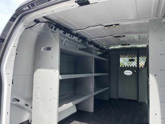 2025 Chevrolet Express 3500