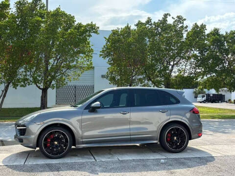 2014 Porsche Cayenne GTS