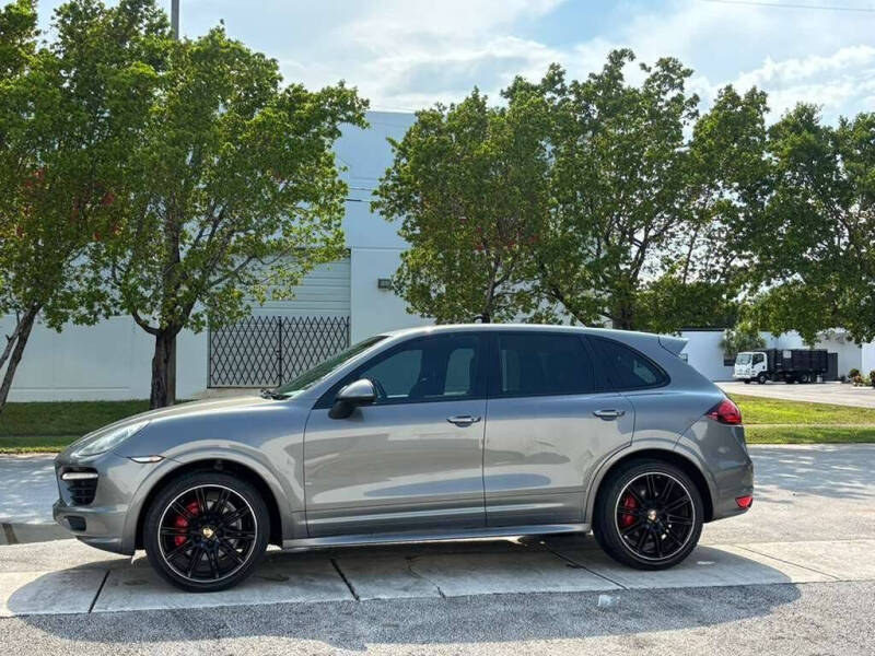 2014 Porsche Cayenne GTS