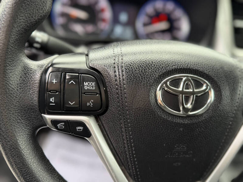 2016 Toyota Highlander LE