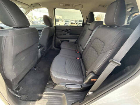 2025 Nissan Pathfinder SV