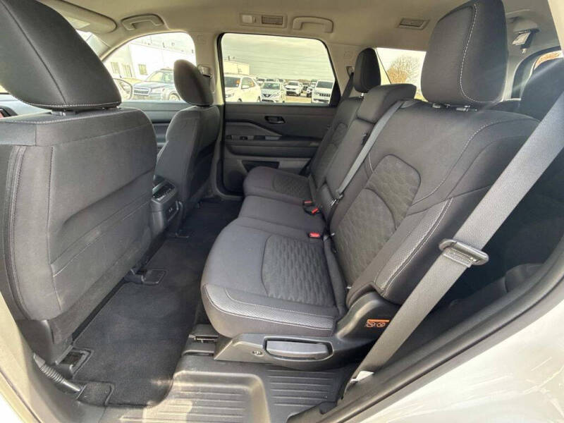 2025 Nissan Pathfinder SV