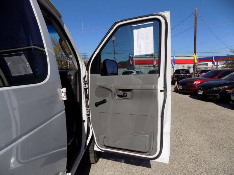 2005 Ford E-Series E-250
