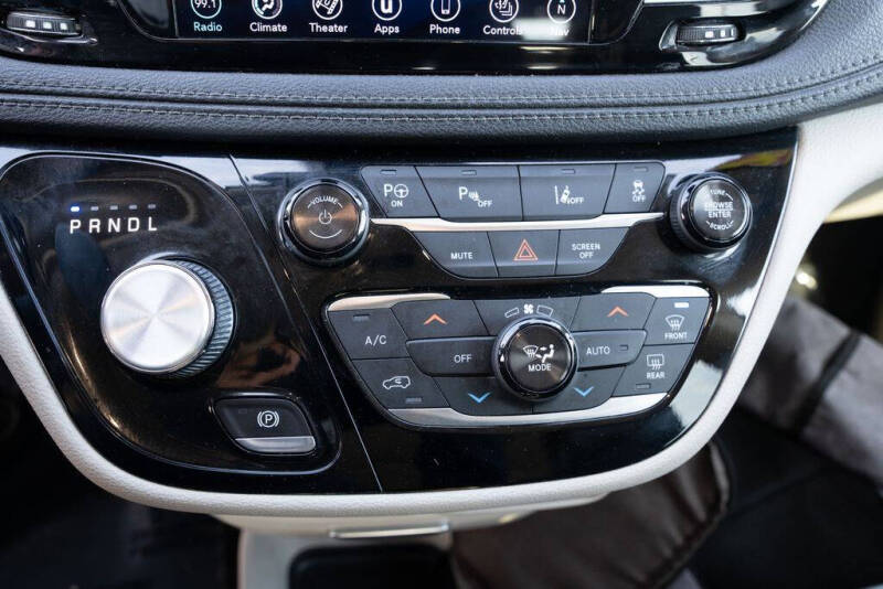 2018 Chrysler Pacifica Hybrid Limited