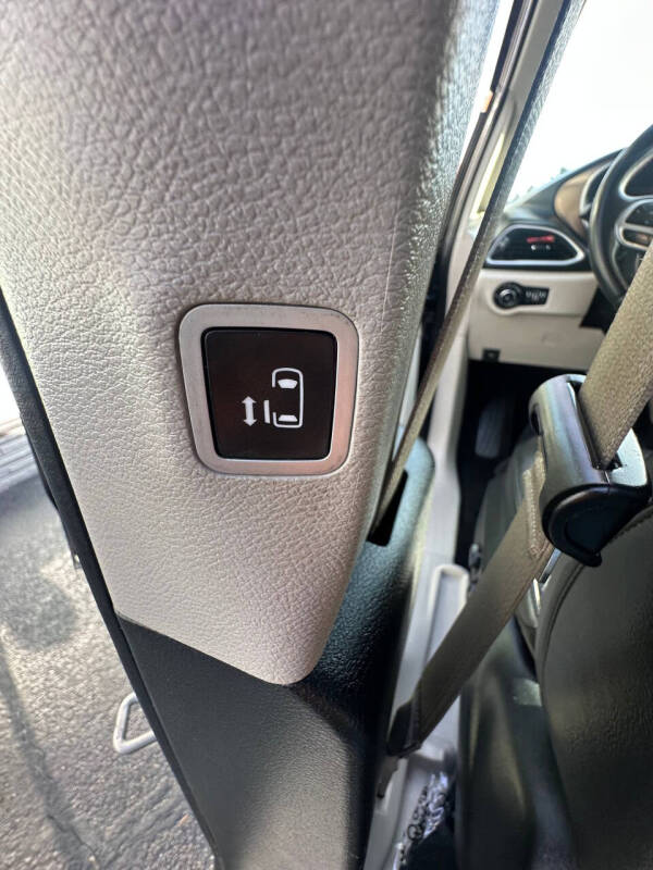 2017 Chrysler Pacifica Touring-L Plus